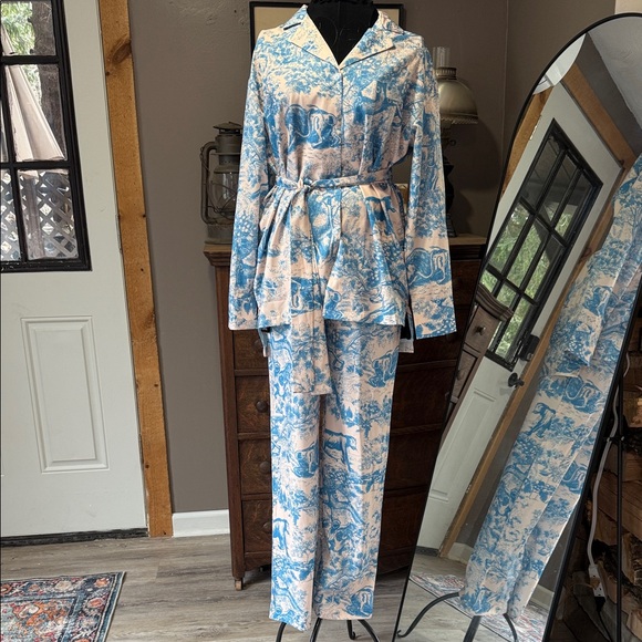 Commense Dupe Other - Blue and Cream Women's Printed Set (Almost Identical to the Commense version)